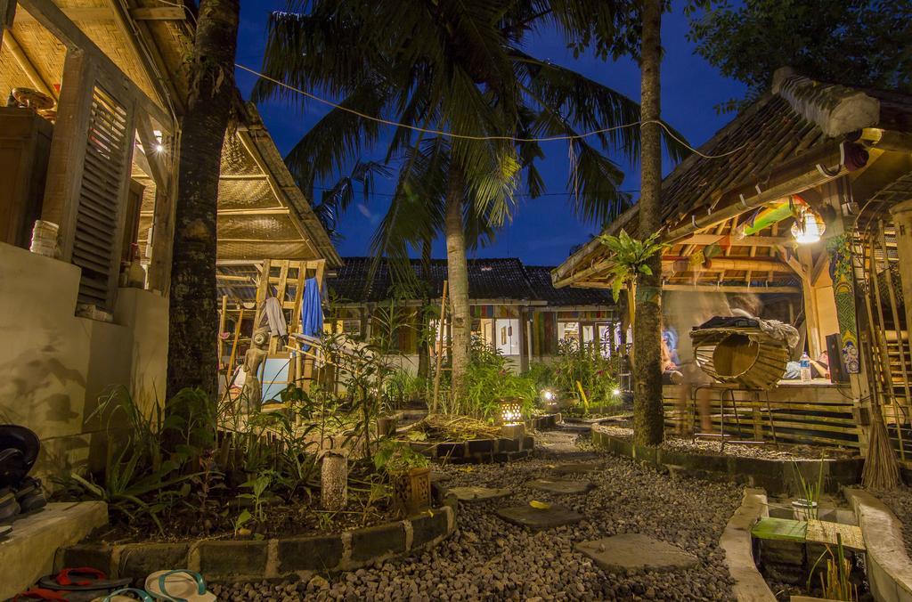 Farmer'S Yard Hostel Canggu Buitenkant foto